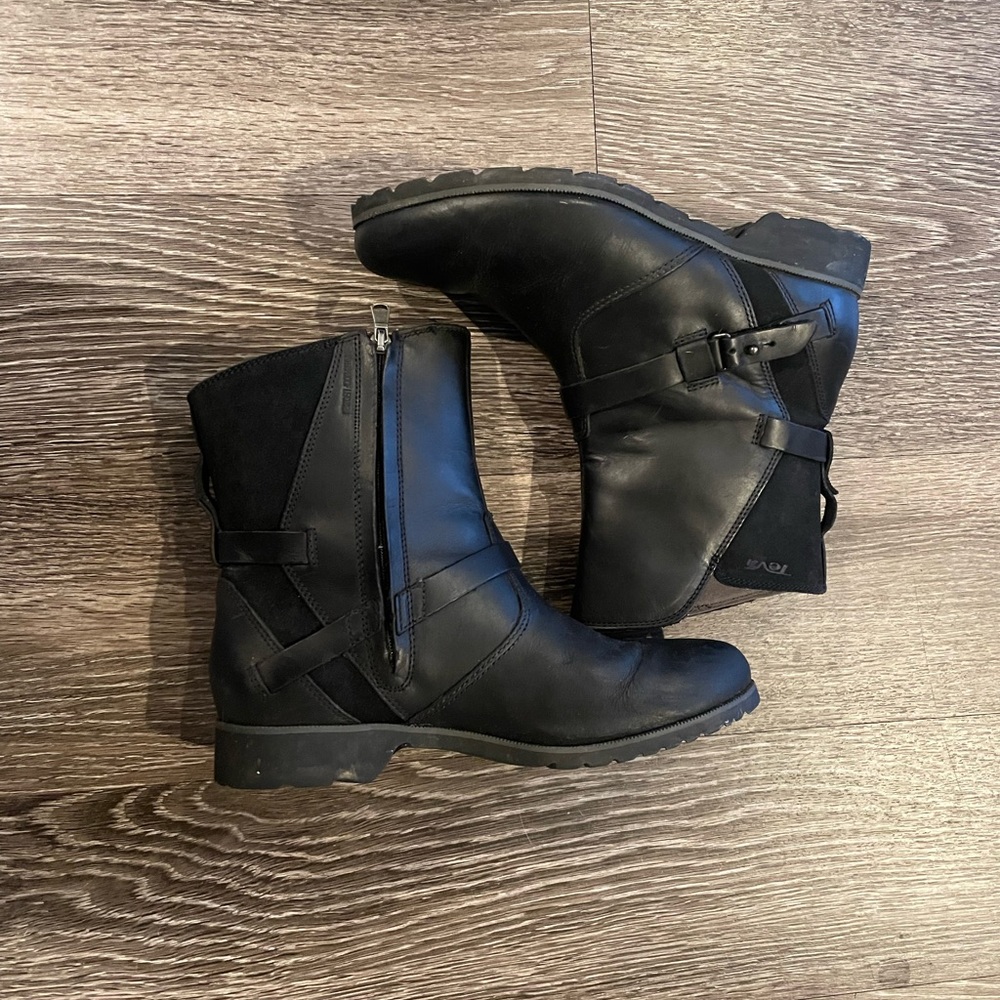 Teva De La Vina Leather Suede Black GUC Size 9